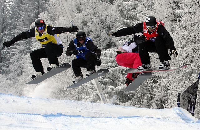  Snowboard jumping 